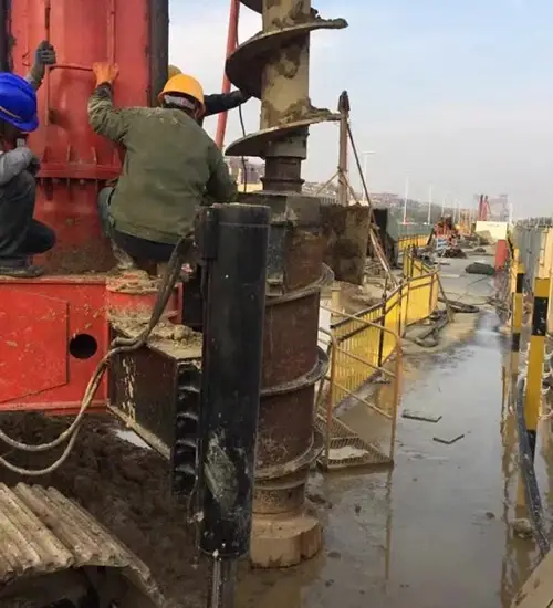 Pieux CFA (tarière continue) ancrés en roche